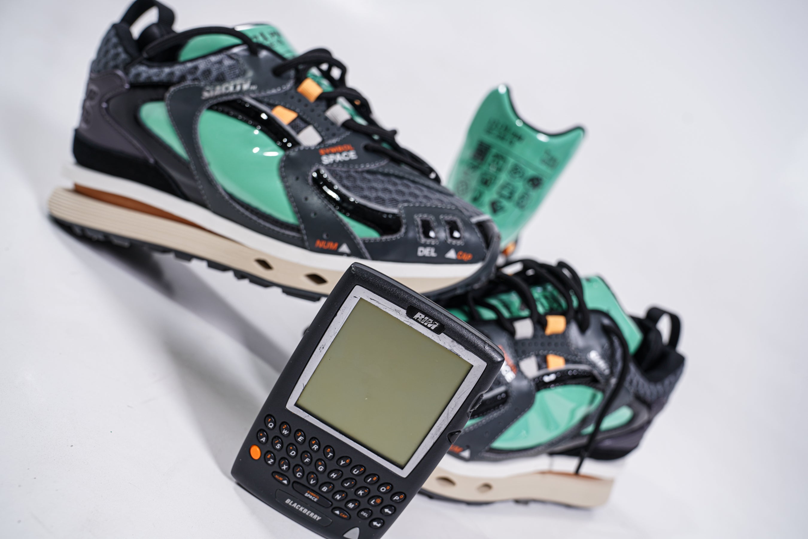 SIA "SIABERRY" Y2K RUNNER