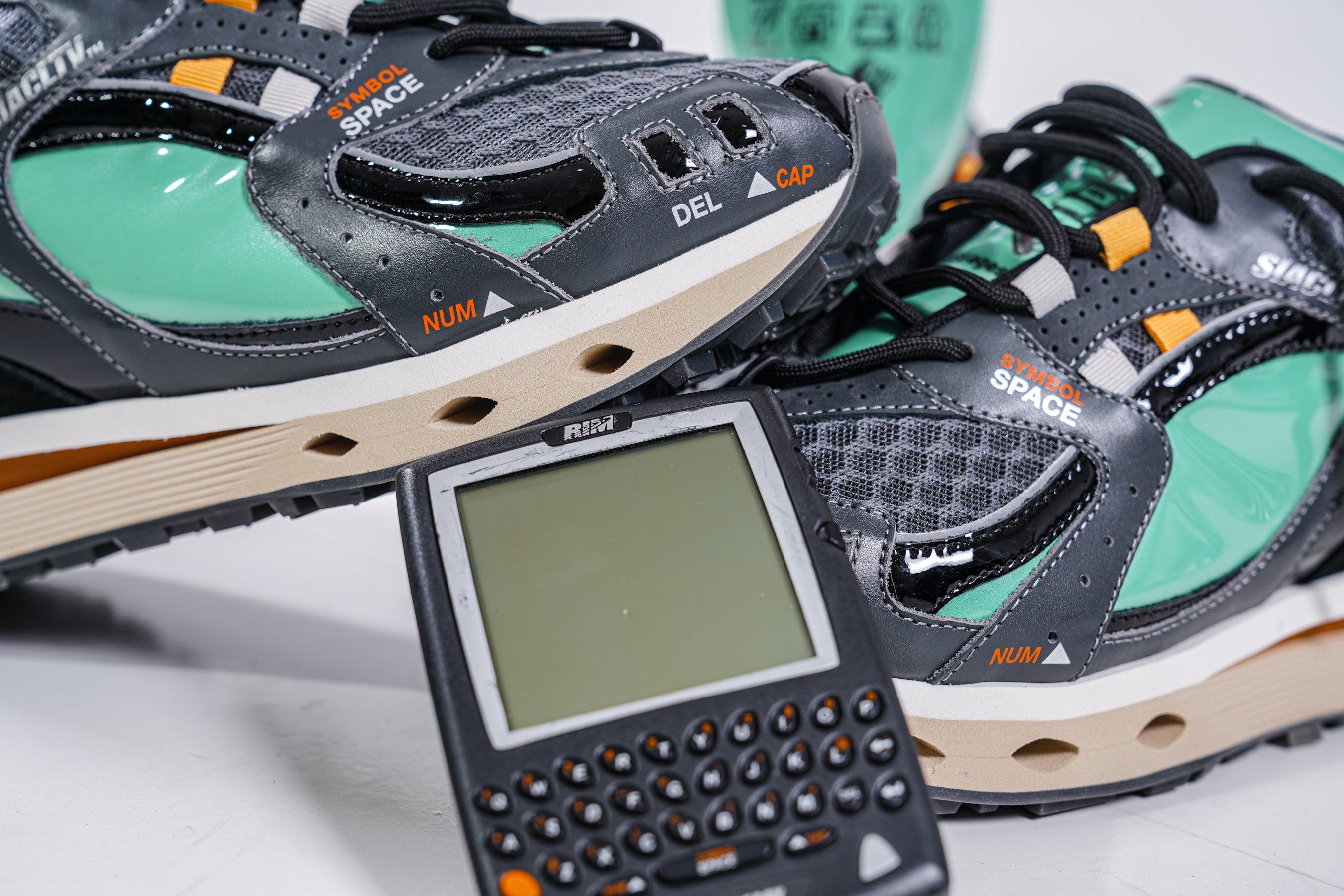 SIA "SIABERRY" Y2K RUNNER