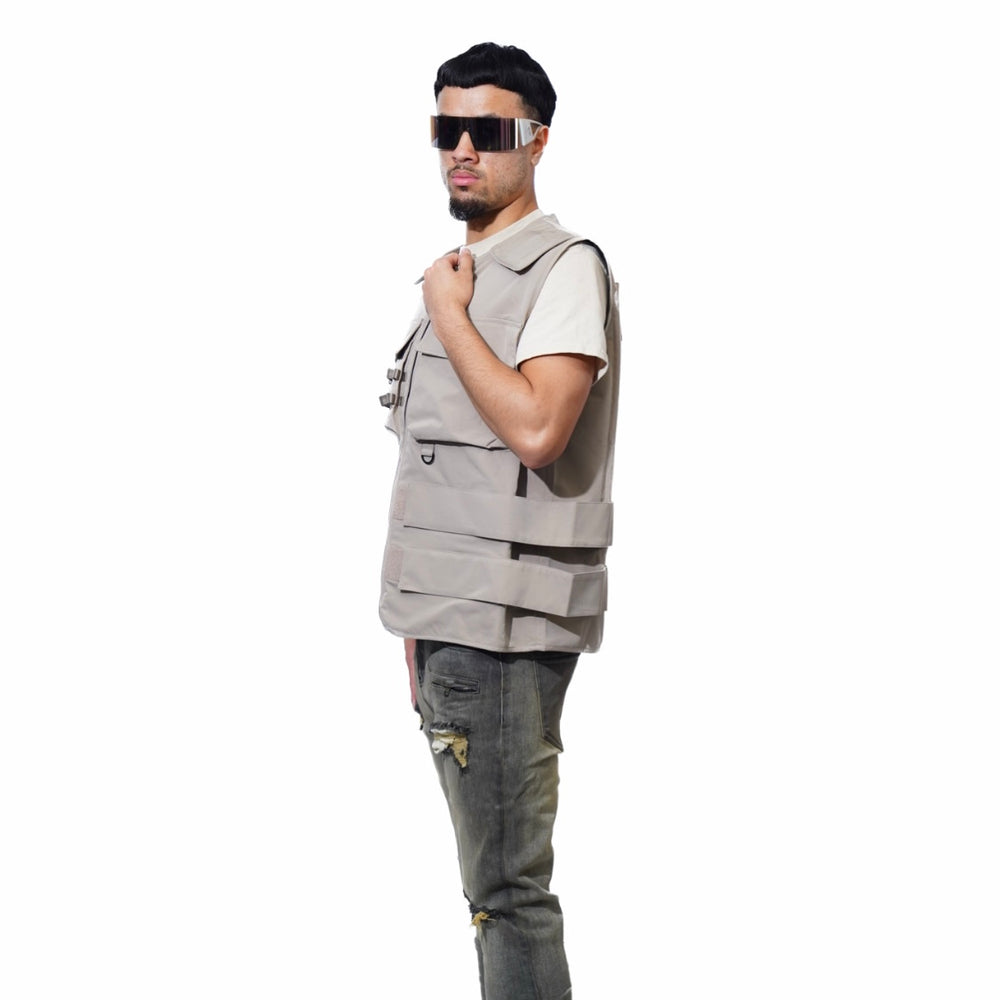 
                  
                    Load image into Gallery viewer, SIA &amp;quot;TAN&amp;quot; WORLD PATCH CARGO VEST
                  
                
