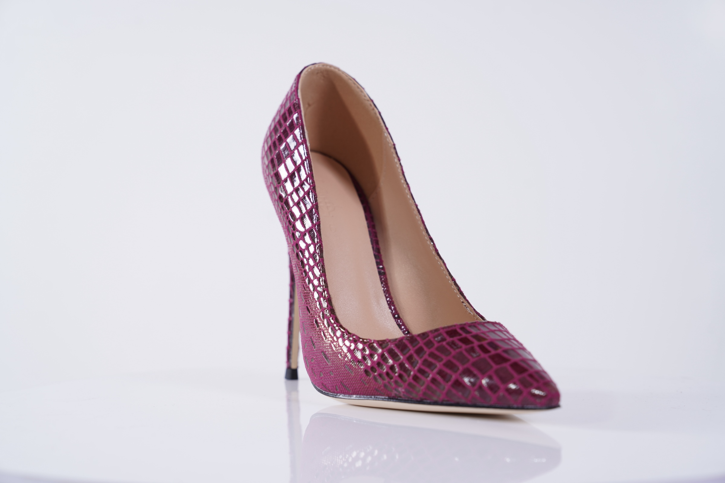 SIA HER Heights (Maroon)