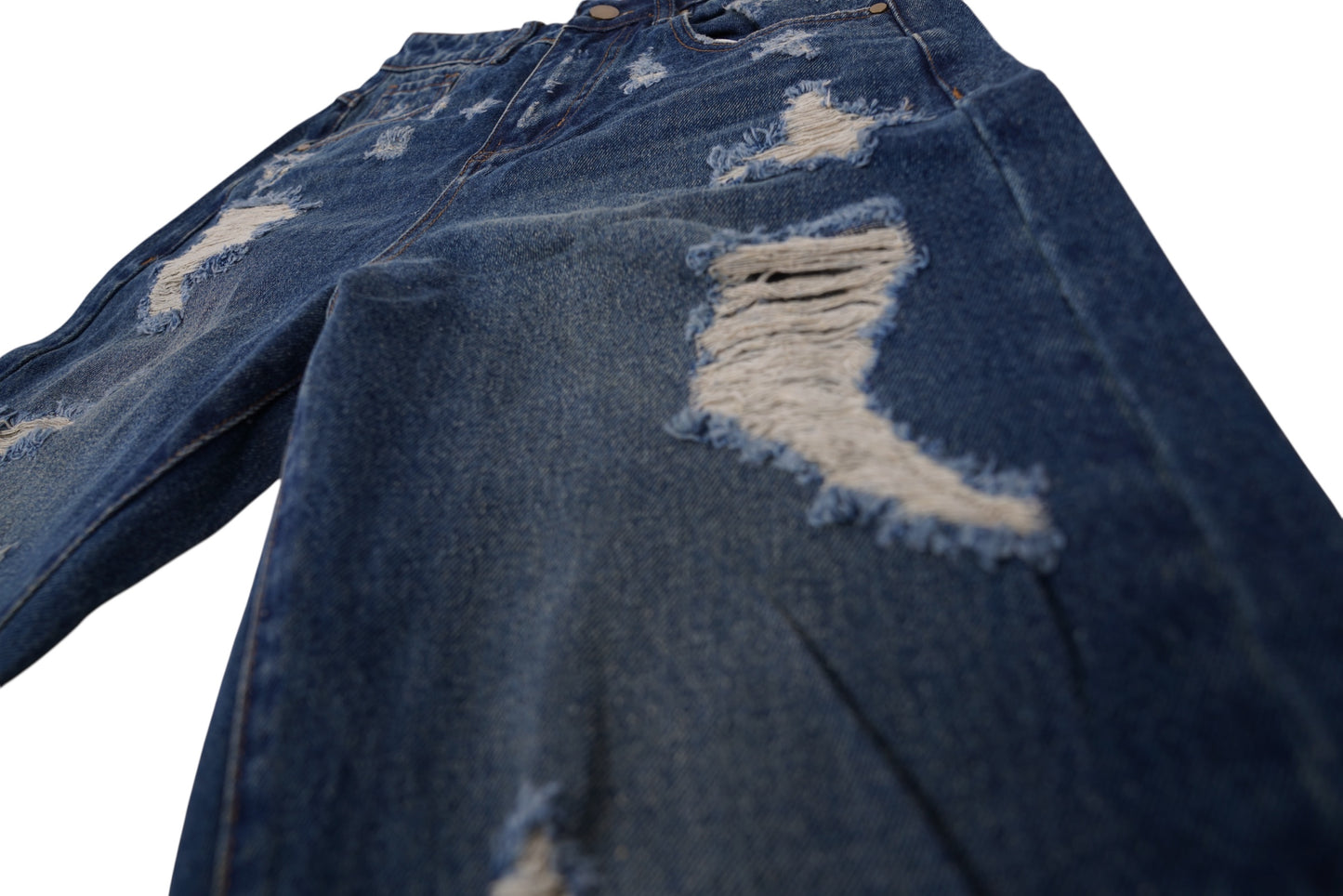SIA HER DISTRESSED BOYFRIEND JEANS