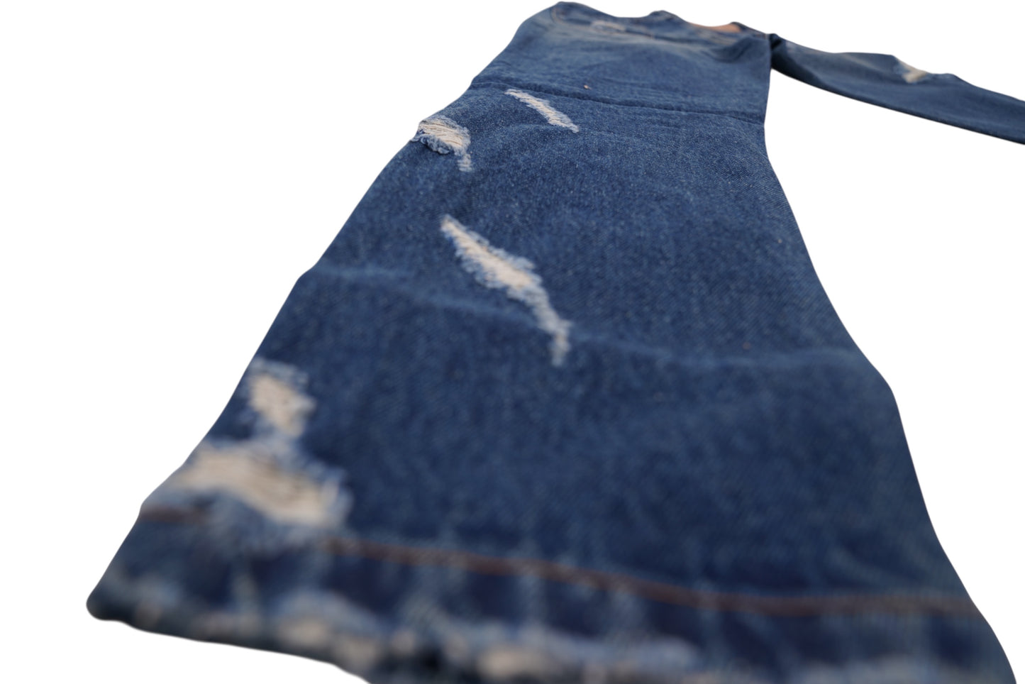 SIA HER DISTRESSED BOYFRIEND JEANS