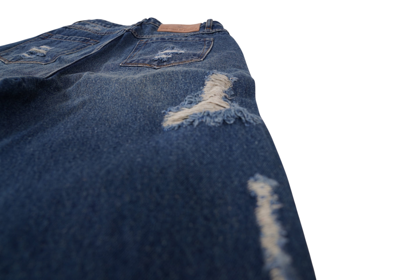 SIA HER DISTRESSED BOYFRIEND JEANS
