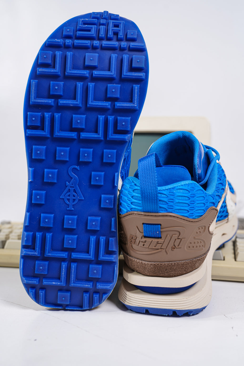 SIA "SIAPPLE" Y2K RUNNER