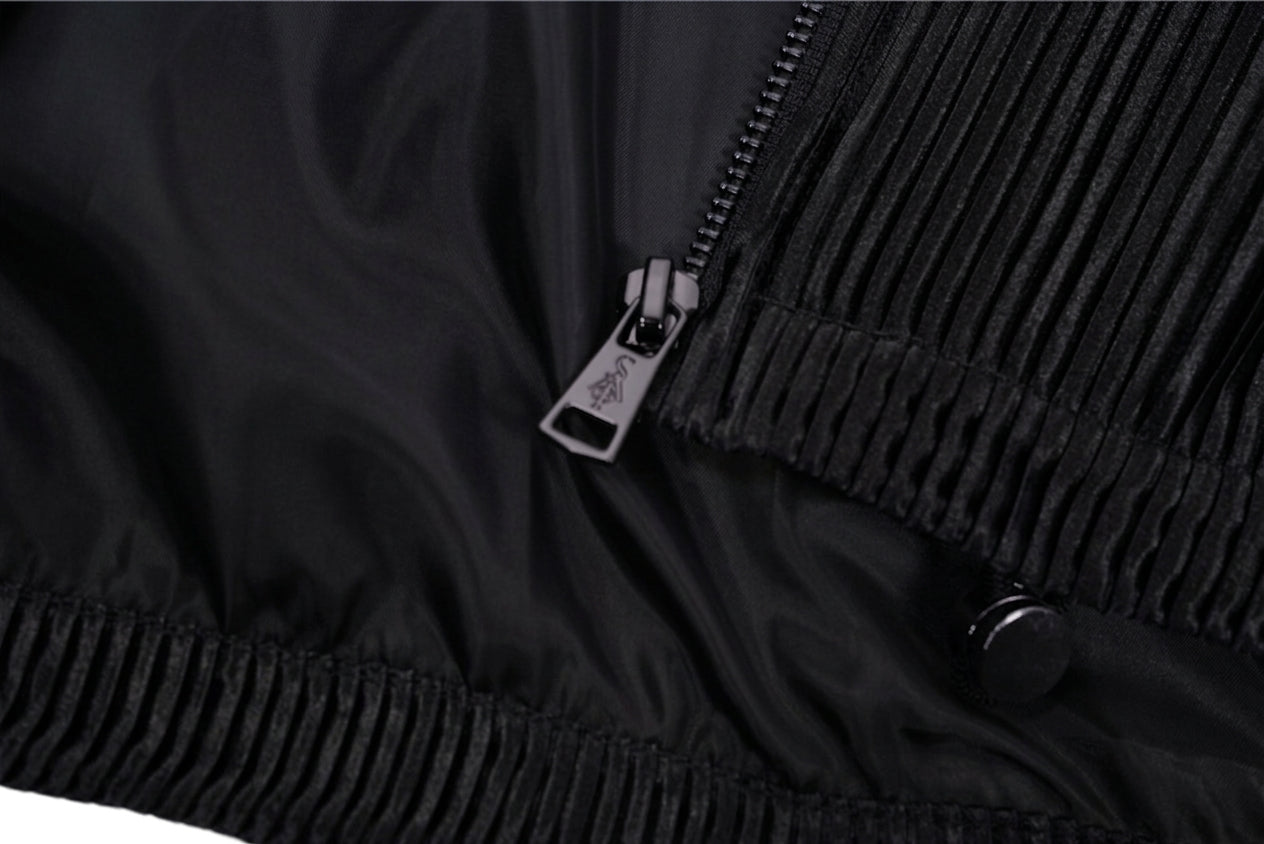 SIA HER RELAXED PLISSE JACKET (BLACK)