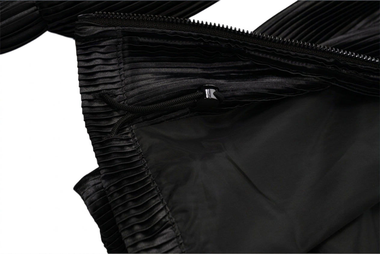SIA HER RELAXED PLISSE JACKET (BLACK)
