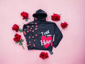 
                  
                    Load image into Gallery viewer, (PREORDER) SIA &amp;quot;BLACK&amp;quot;TRUST YA HEART&amp;quot; HOODIE
                  
                
