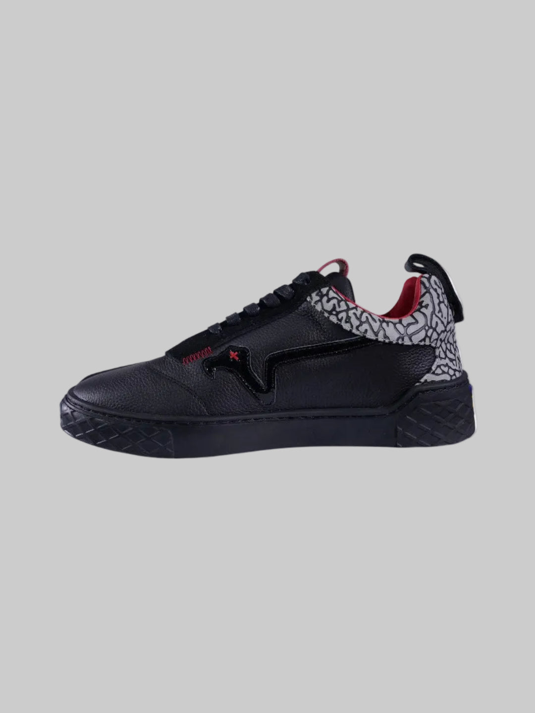 VULTR KICKFLIP (BLACK CEMENT)