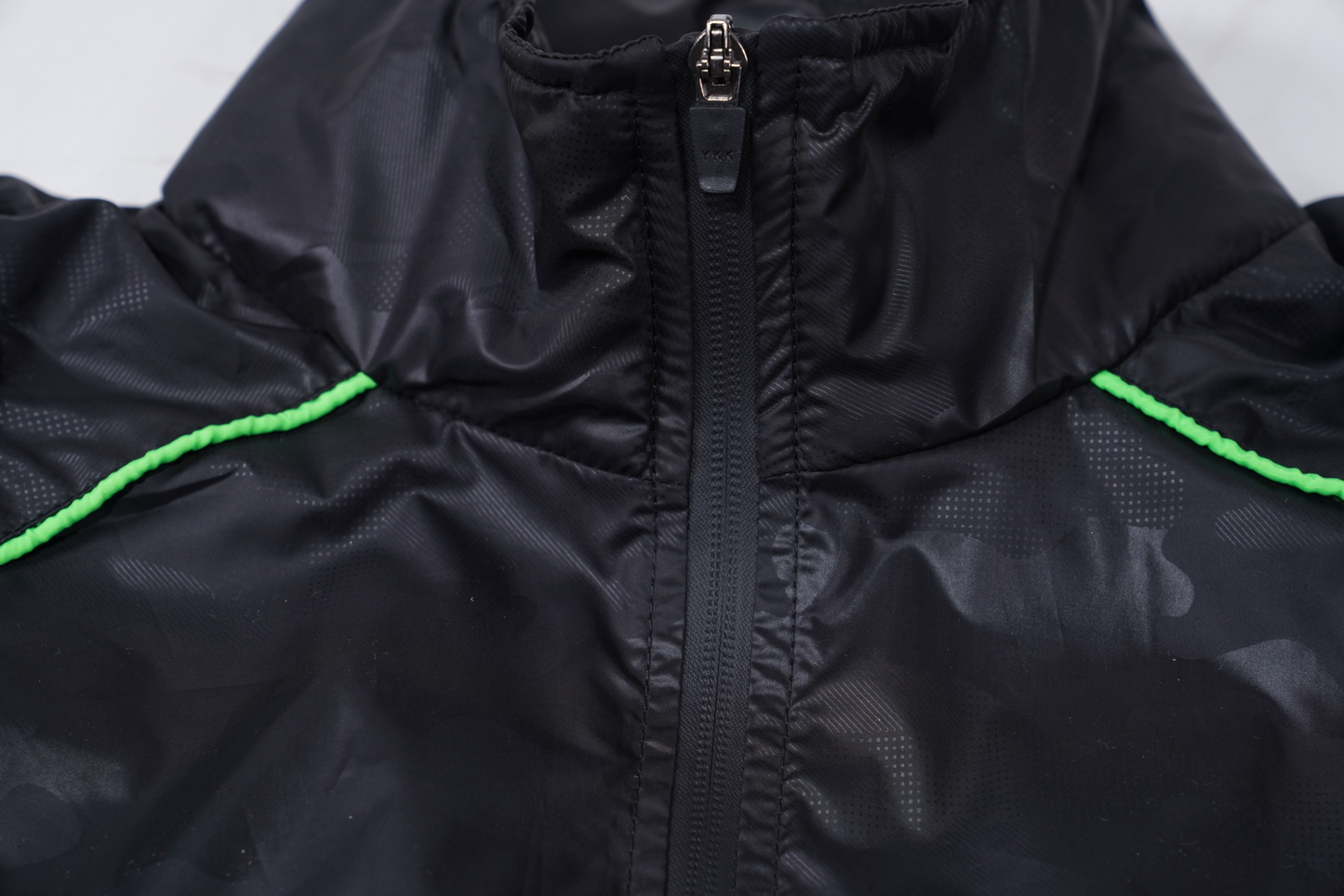 PADDED WINDBREAKER JACKET (BLACK/VOLT)