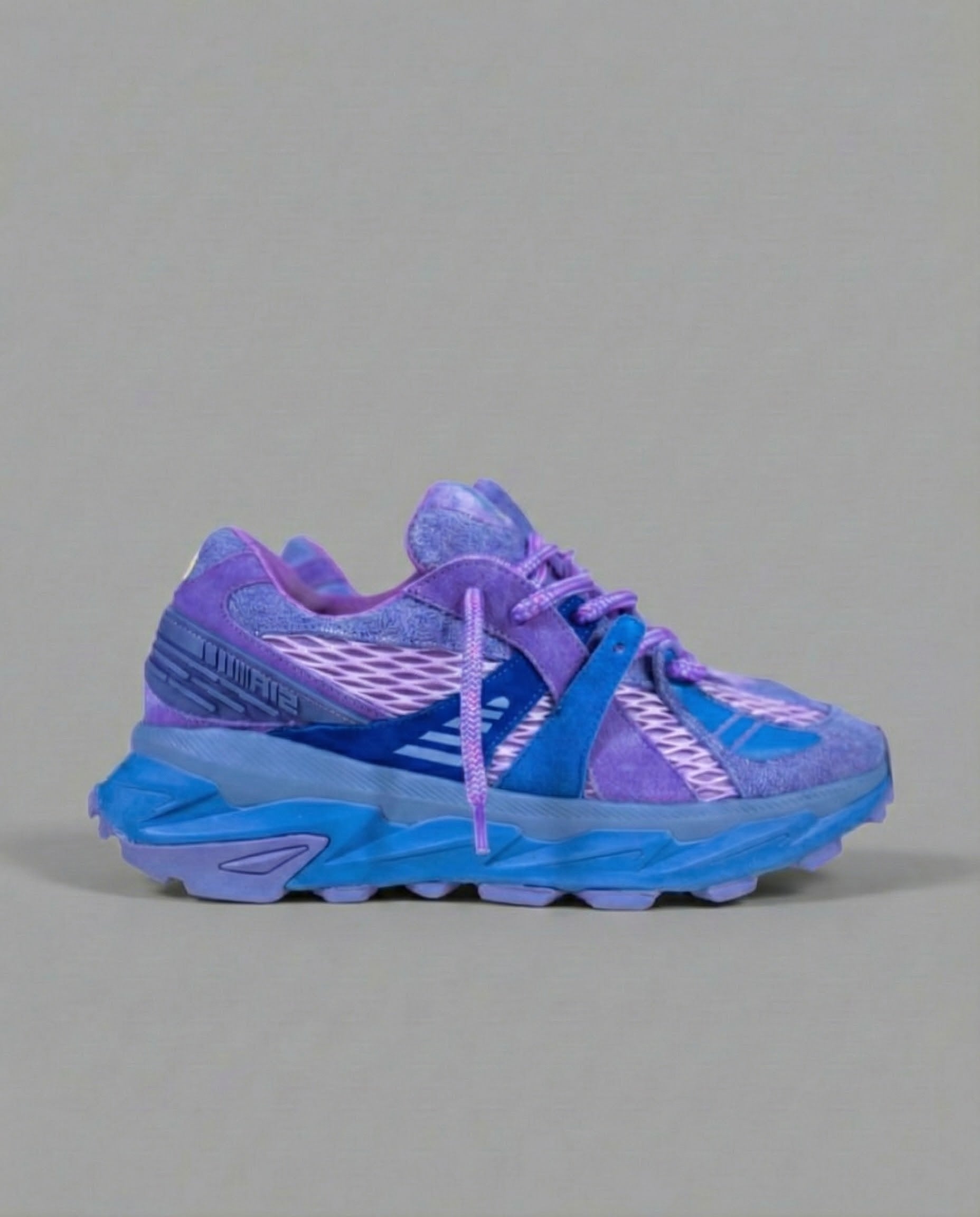 "AQUILEGIA CAERULEA" GENESIS MT SNEAKER