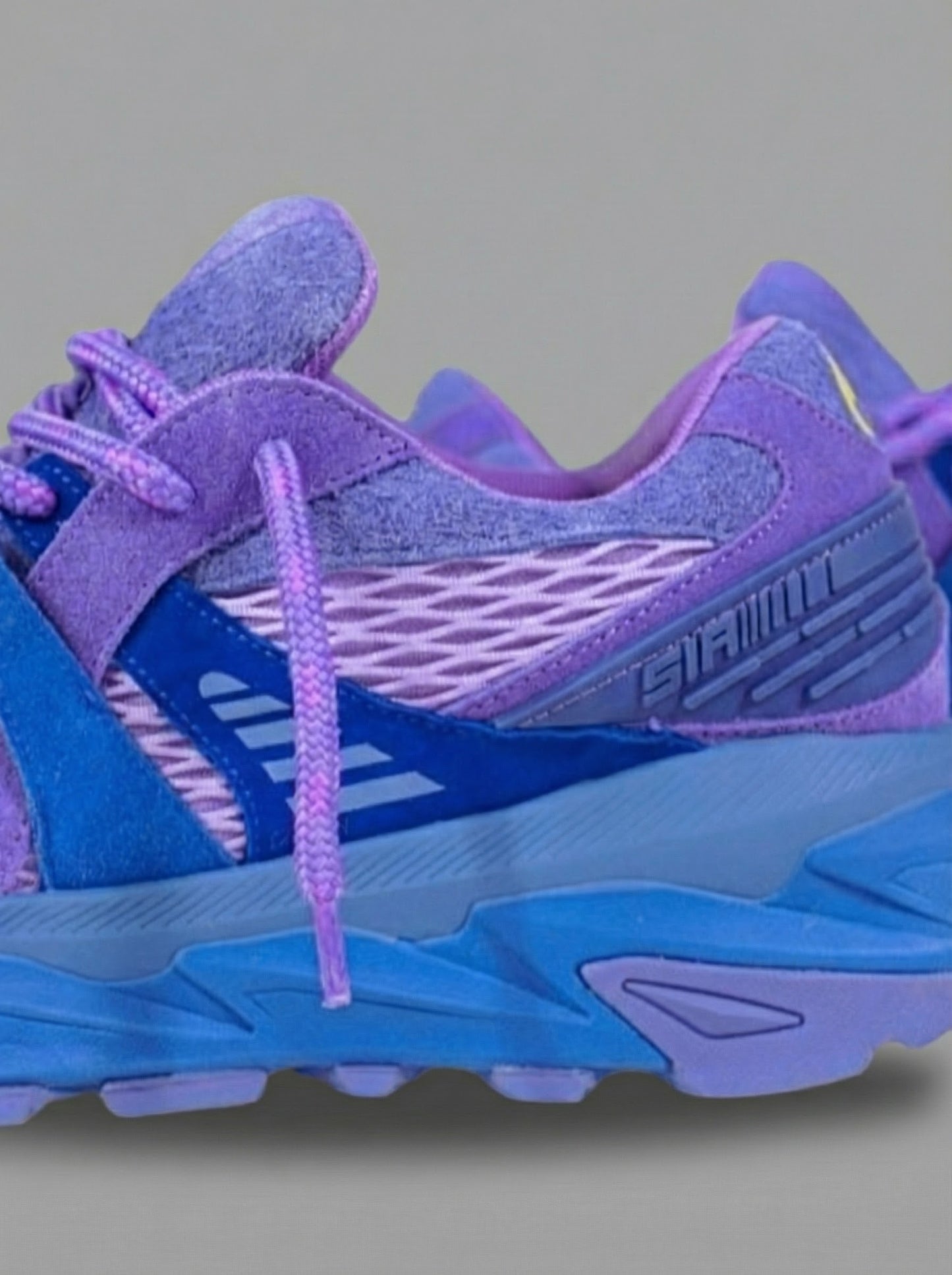 "AQUILEGIA CAERULEA" GENESIS MT SNEAKER